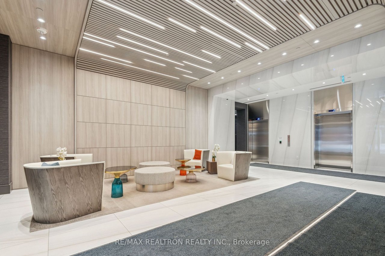 STUNNING, AIRY PENTHOUSE