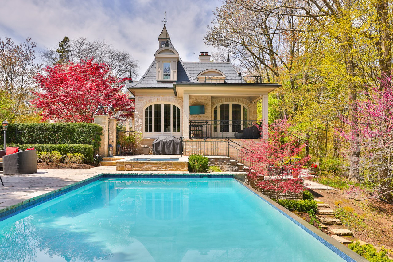 1093 Algonquin Dr