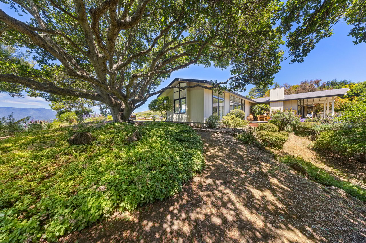 Rare 1+ Acre Dream Site