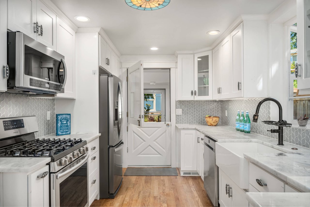 8636 Fauntleroy Place SW