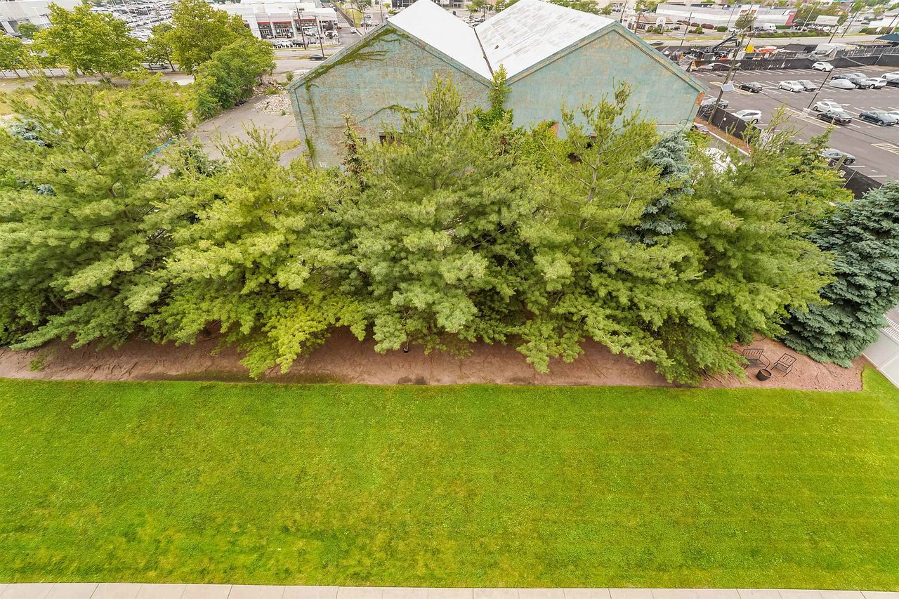 3 Greenwich Dr #112