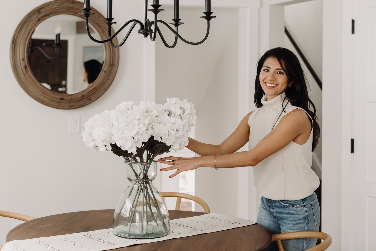Faride Cuevas Seattle, WA Real Estate Agent Headshot