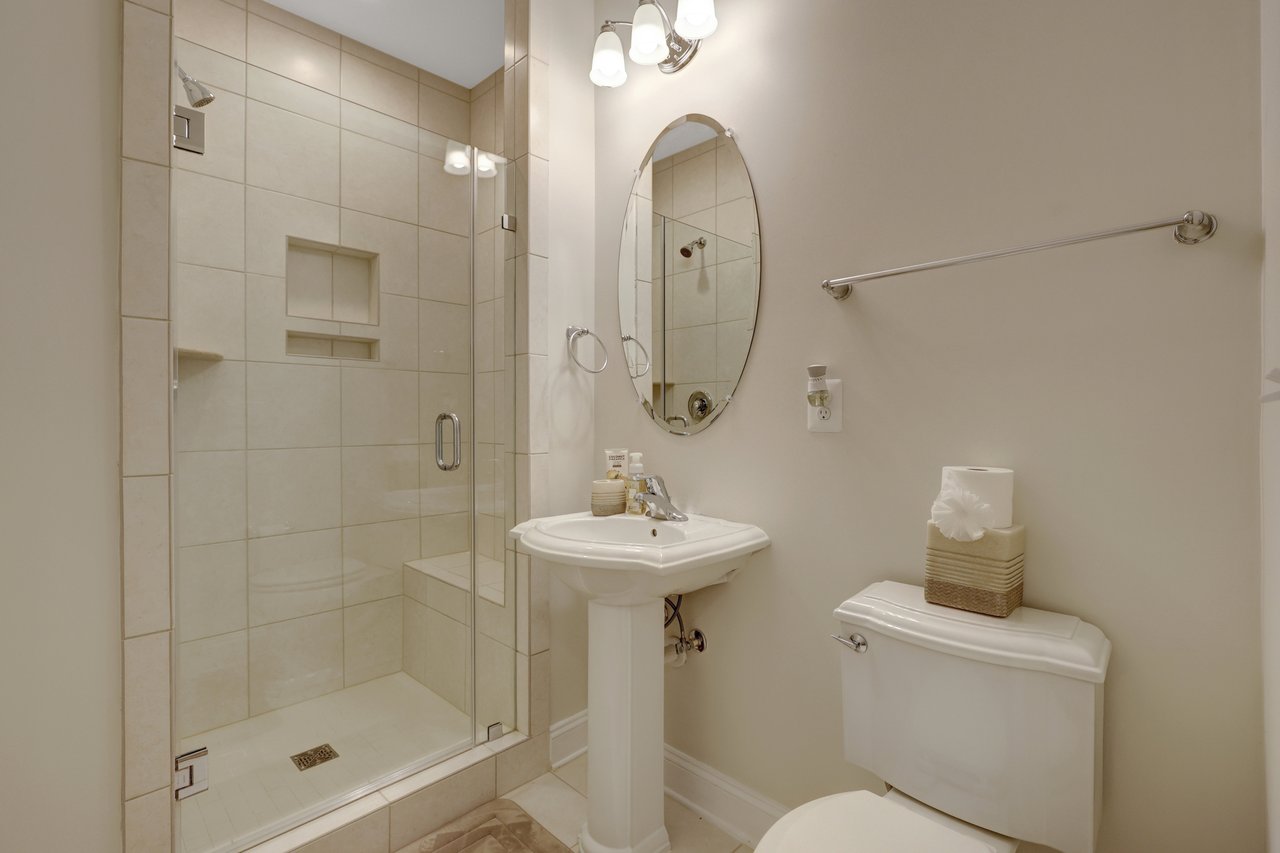 300 Jade Ct NW