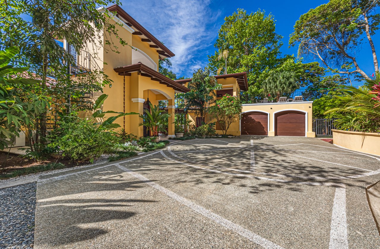 Nido Escondido, Playa Dominical