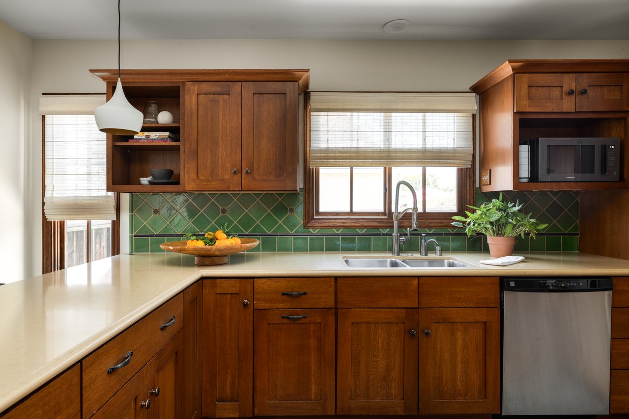 851 Masselin Ave, Miracle Mile