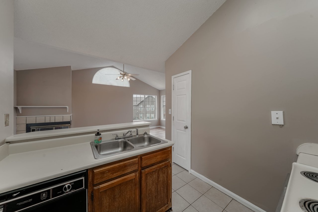 2 bedroom Condo in Madison City!!! Madison Towne Centre Community!