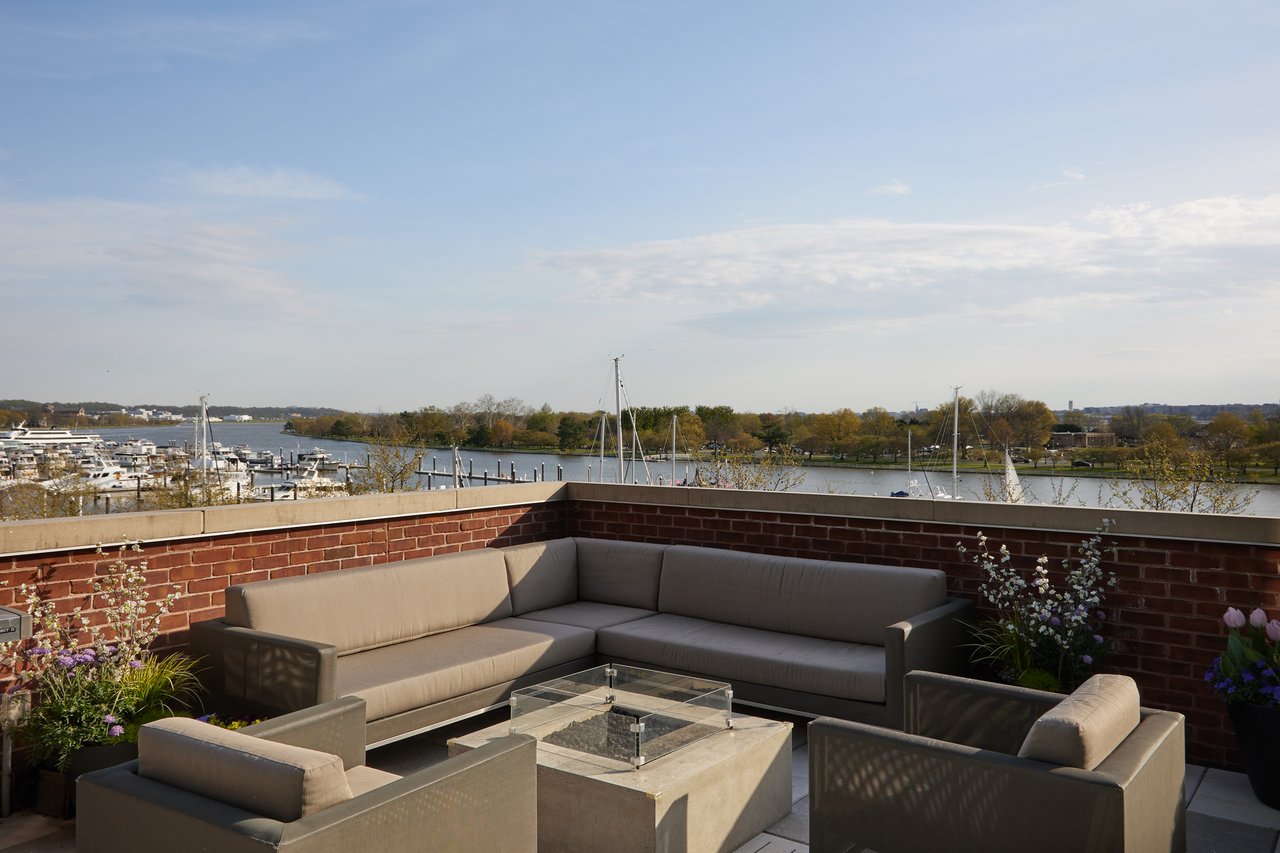 45 Sutton Square SW #306