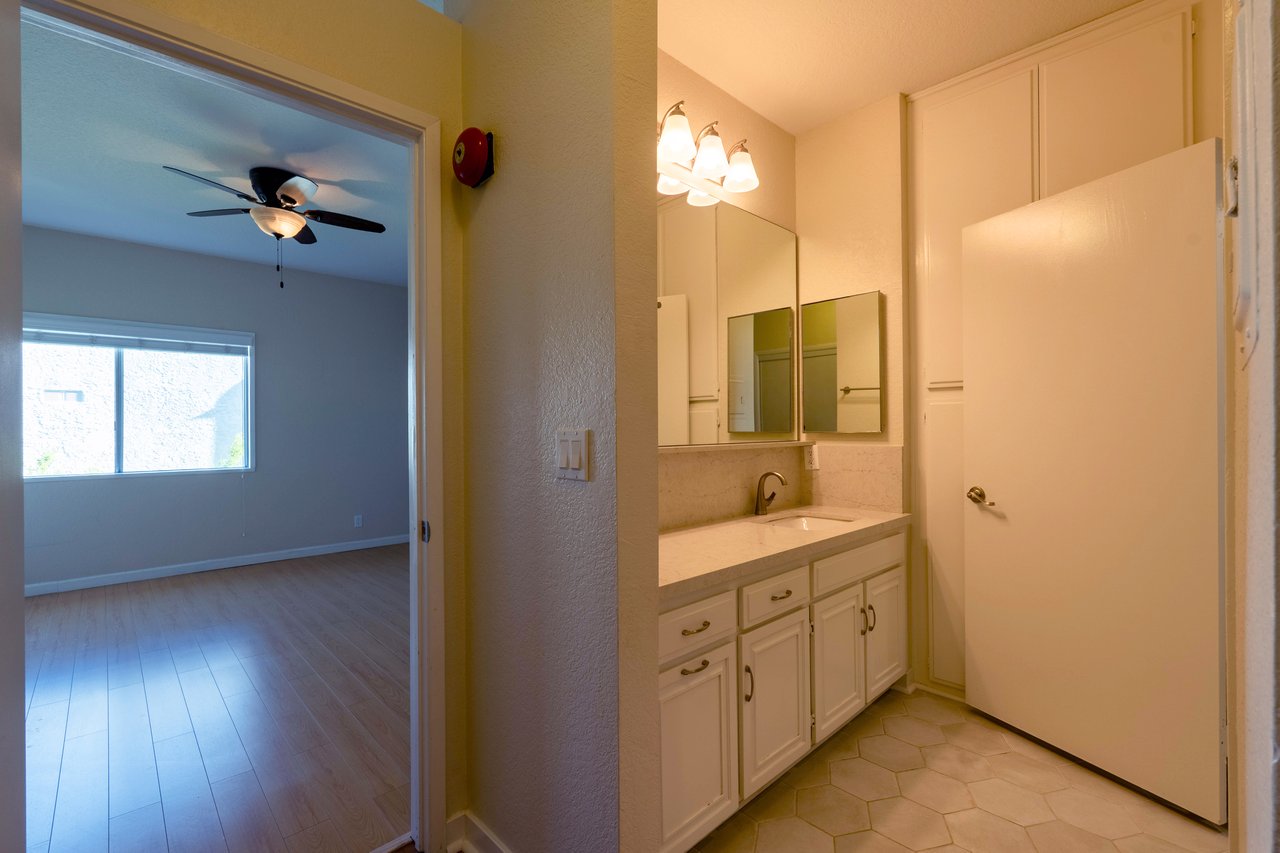 5135 Zelzah Ave #305