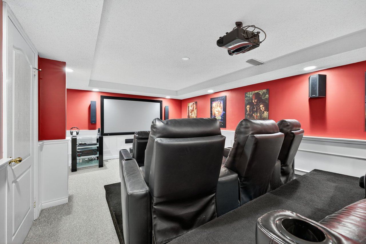 6 Falling Leaf Crt, Aurora