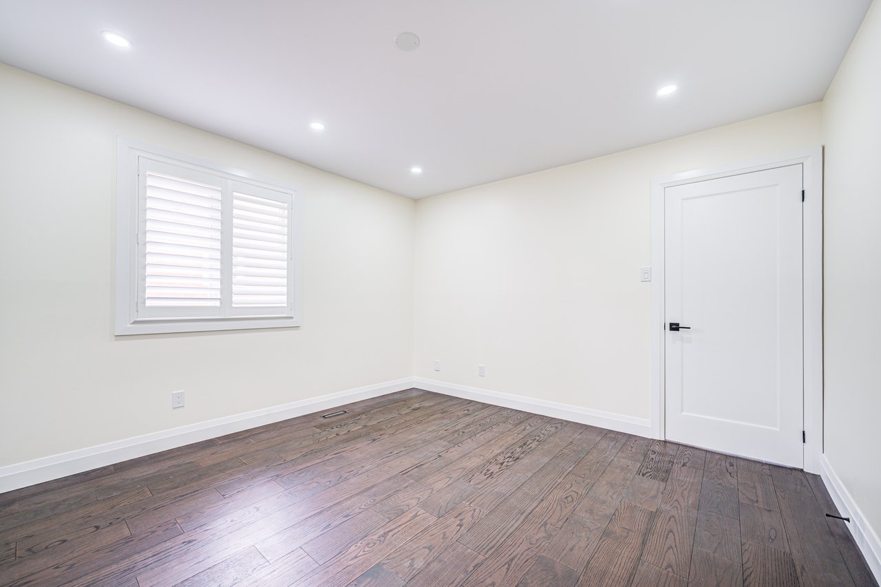 1126 Berkshire Crt