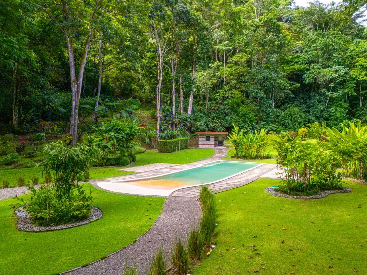 Tres Rios Waterfall House – Nature, Comfort & Elegance Combined, Brand New Construction with Warranty!