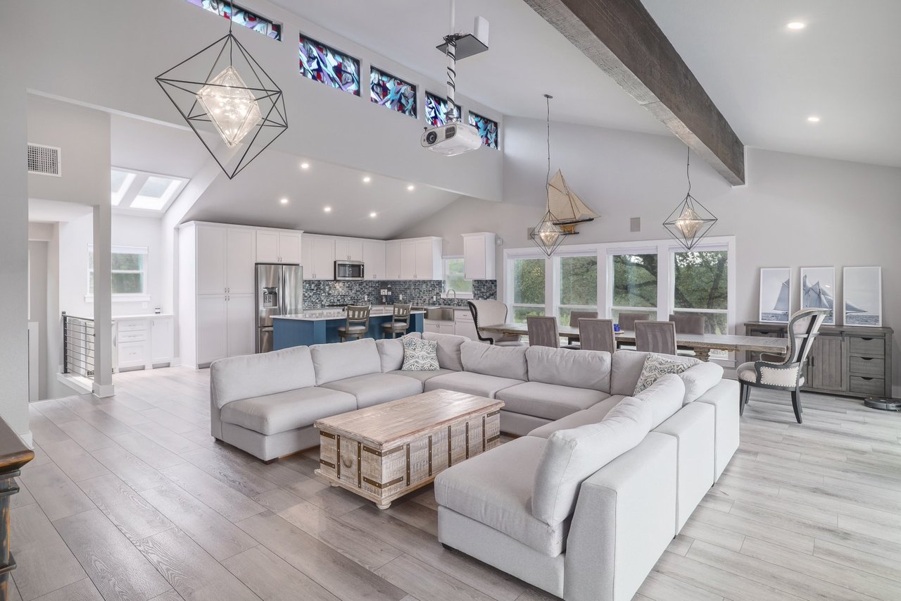 7206 Comanche Trail