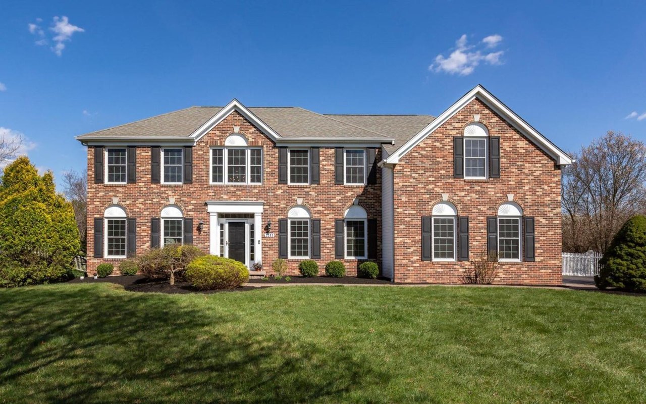 2203 Locust Dr