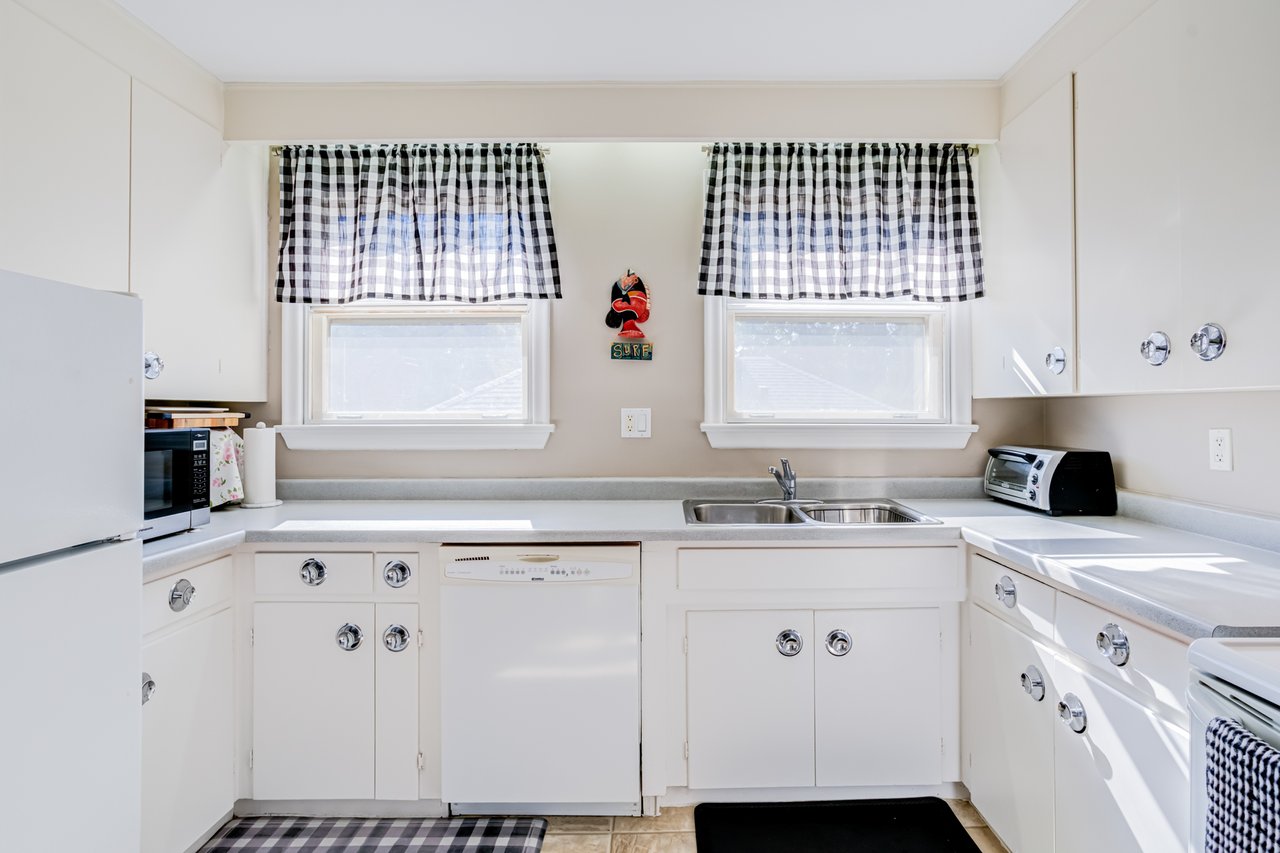 407 Lake Promenade