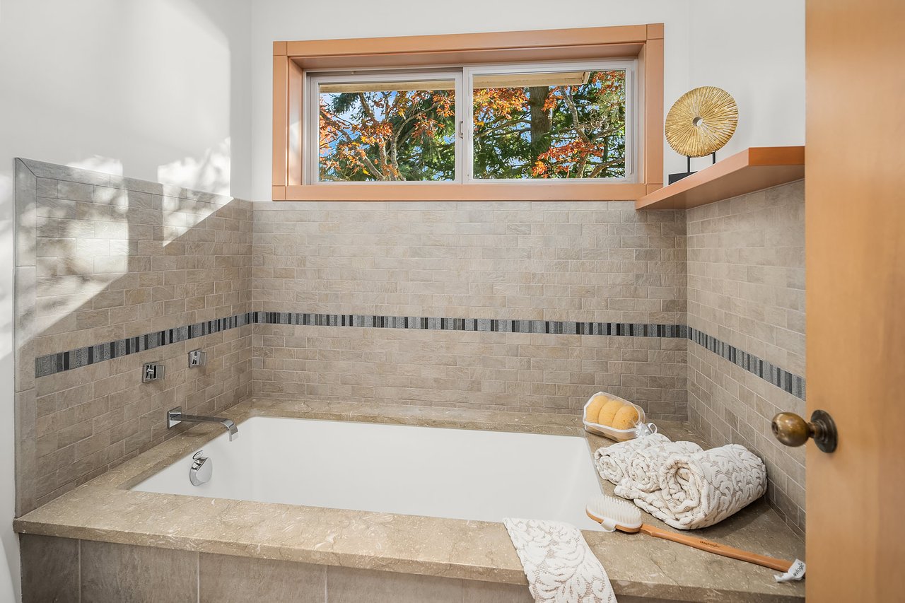 10245 Marine View Drive SW