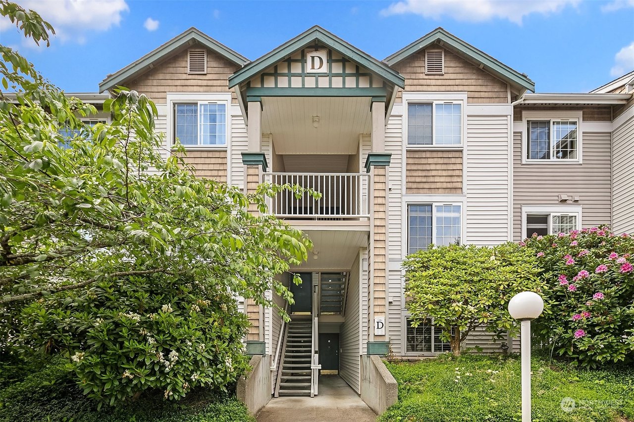 25235 SE Klahanie Blvd #D103