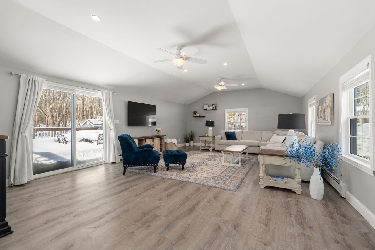 Adorable Farmhouse Right Off Route 3 in Hanover 