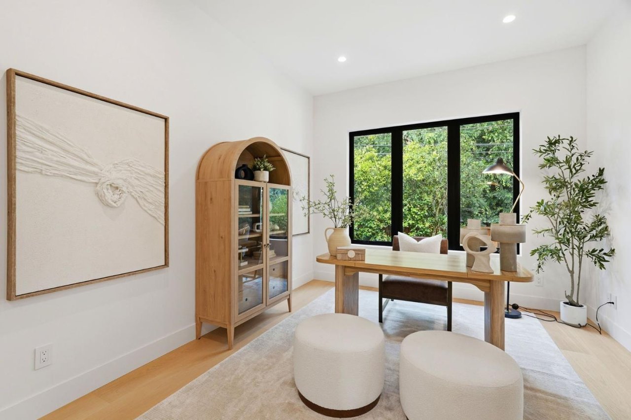 1084 Moffett Circle, Palo Alto, California 94303