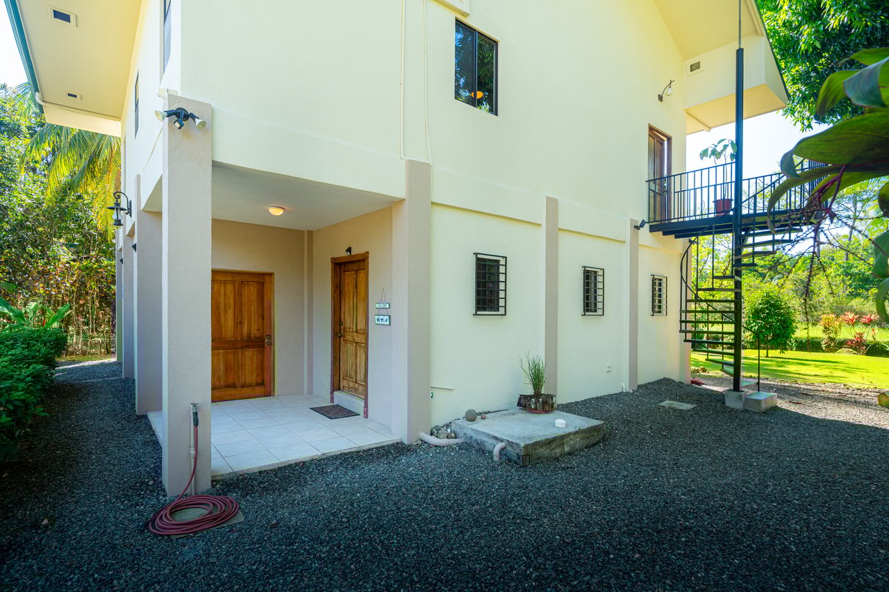 Casa Brisa de La Playa, 2 Bedroom Home Just Steps From the Beach!