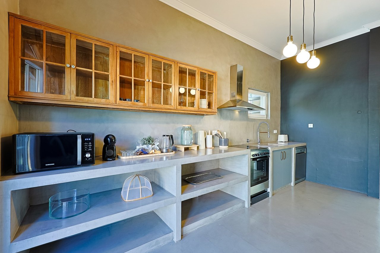 Stylish Renovated 5-Bedroom Villa with Pool in Monte Estoril’s Prestigious Avenida de Portugal