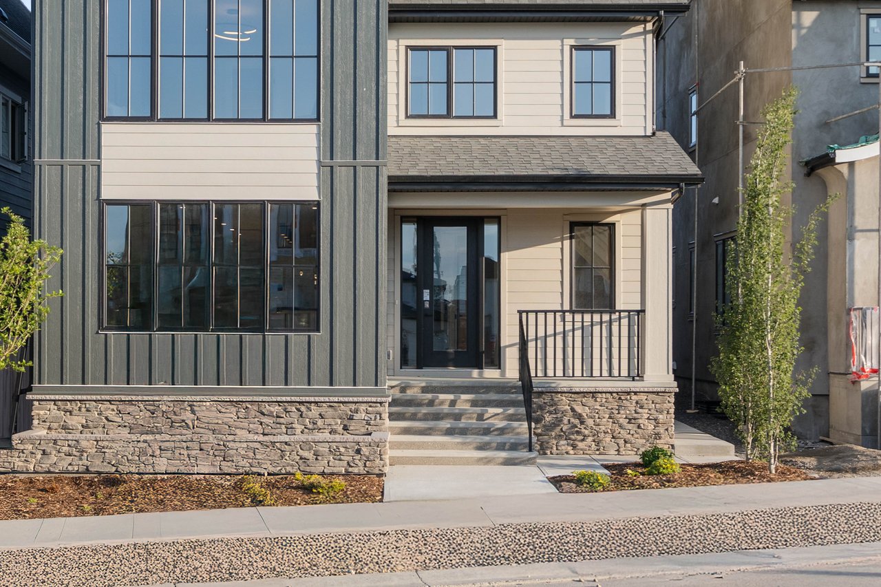 227 Calais Drive SW