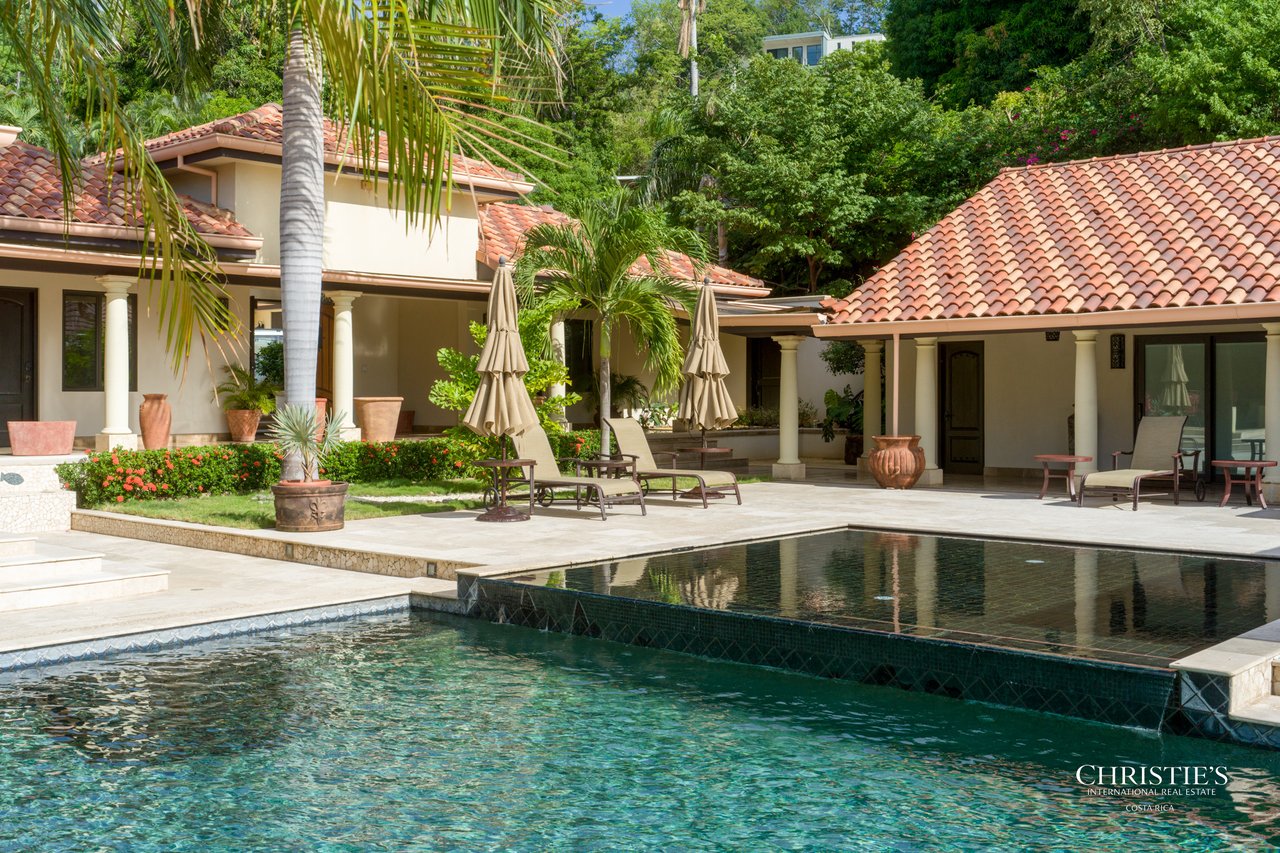 Casa Playa Bonita | Beachfront Luxury Estate in Playa Flamingo