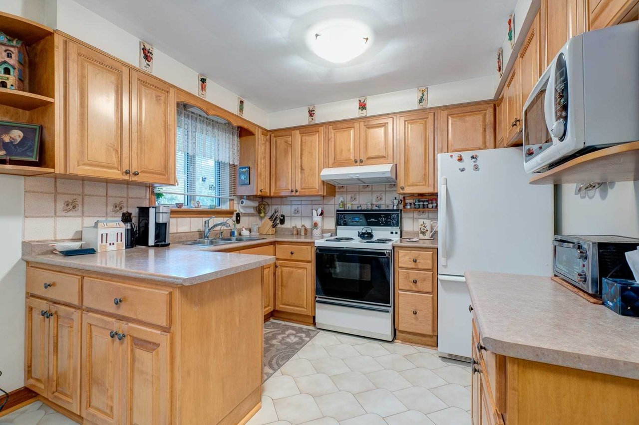 424 Abruz Blvd
