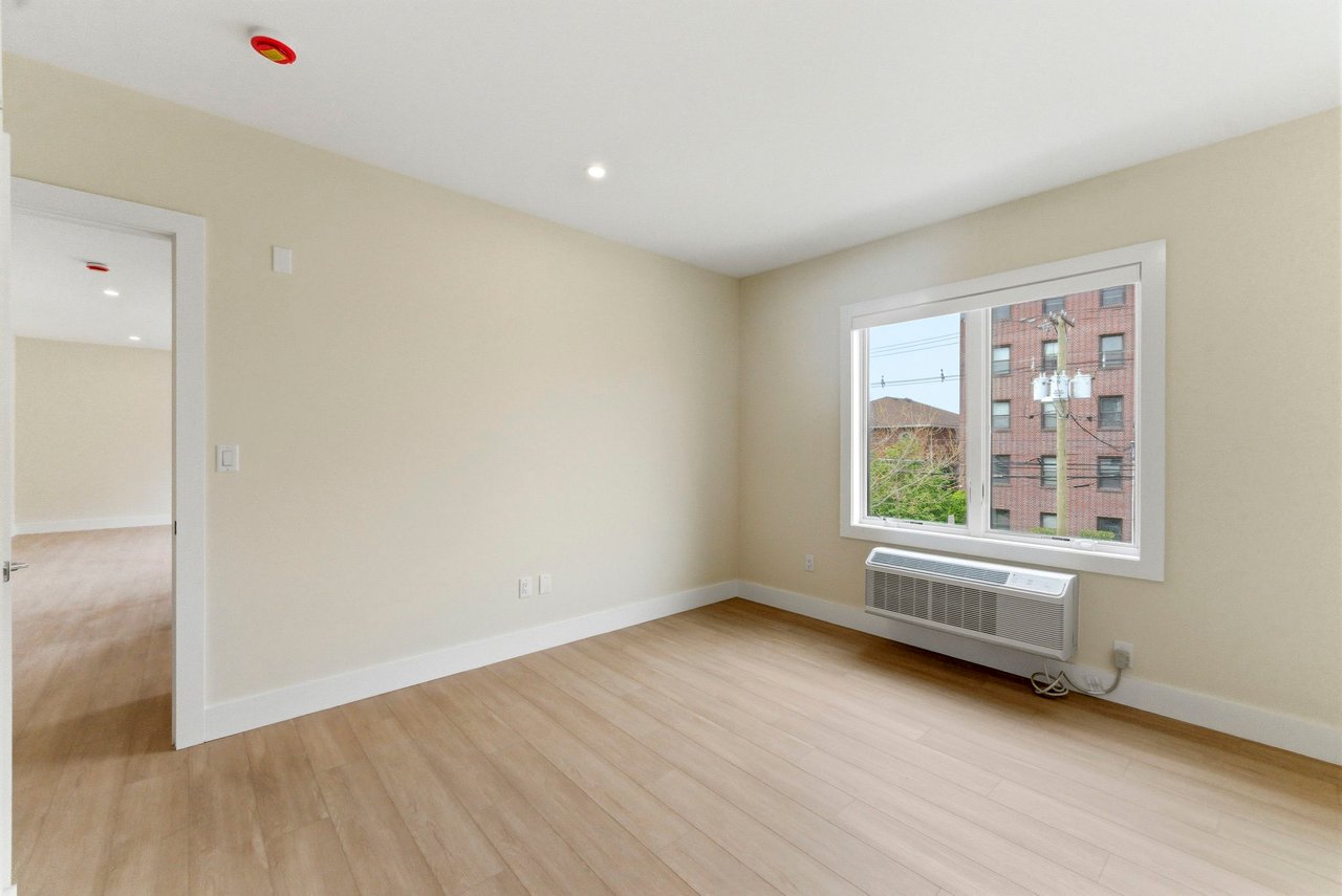 850 Broad Ave