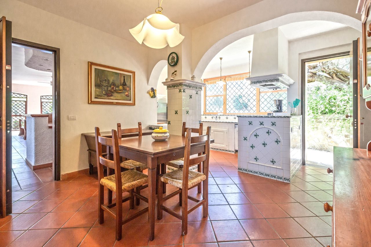 Villa in the Countryside between Sea and City