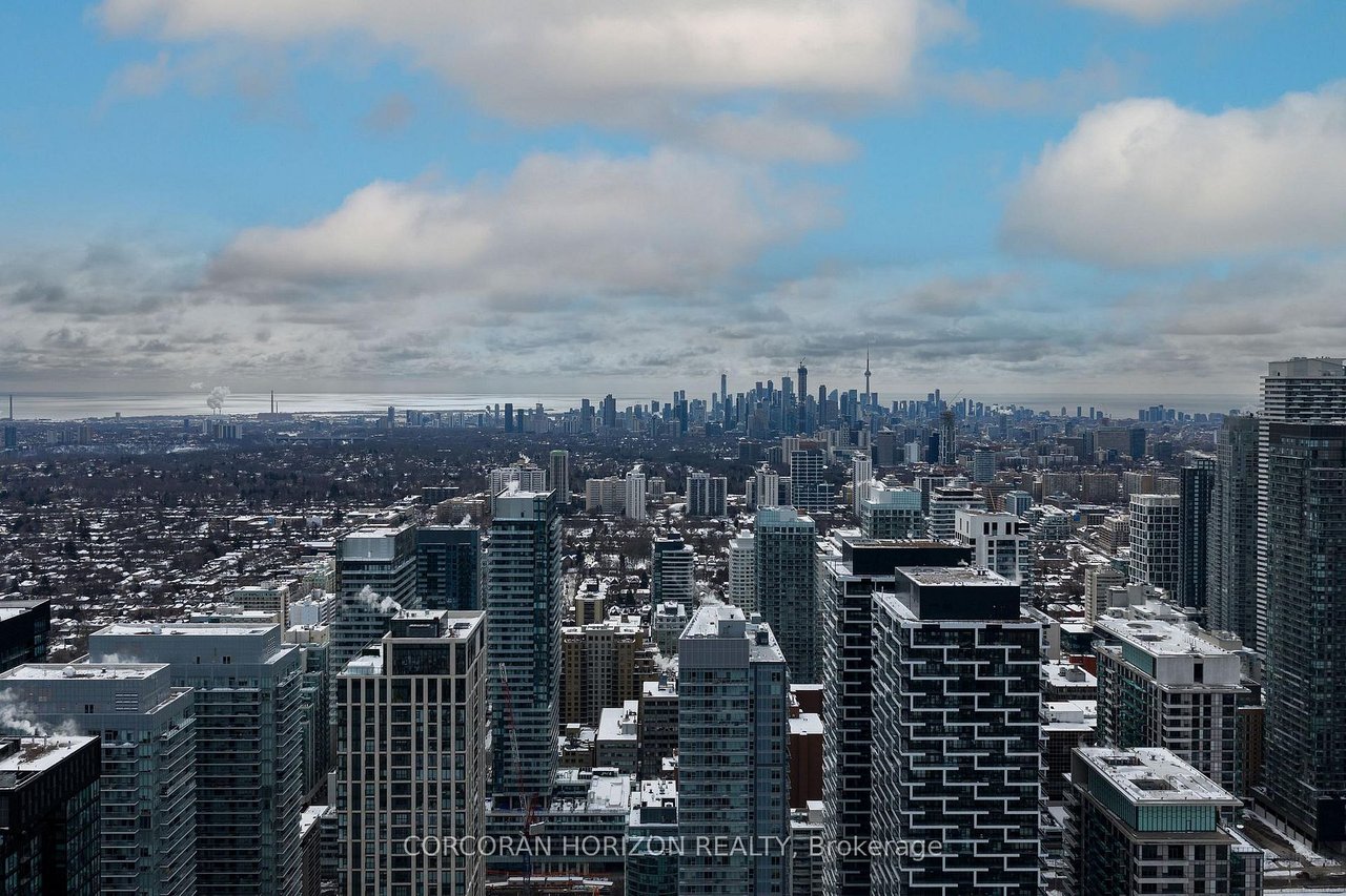 PENTHOUSE OPULENCE BY THE EGLINTON LRT