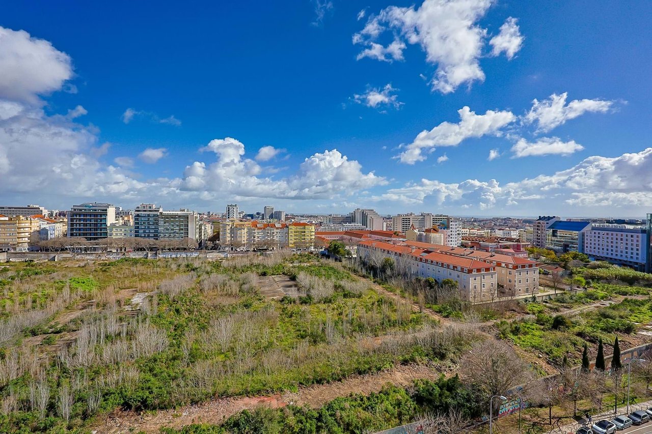 Luxury 3-Bedroom Apartment in Amoreiras with Panoramic Views