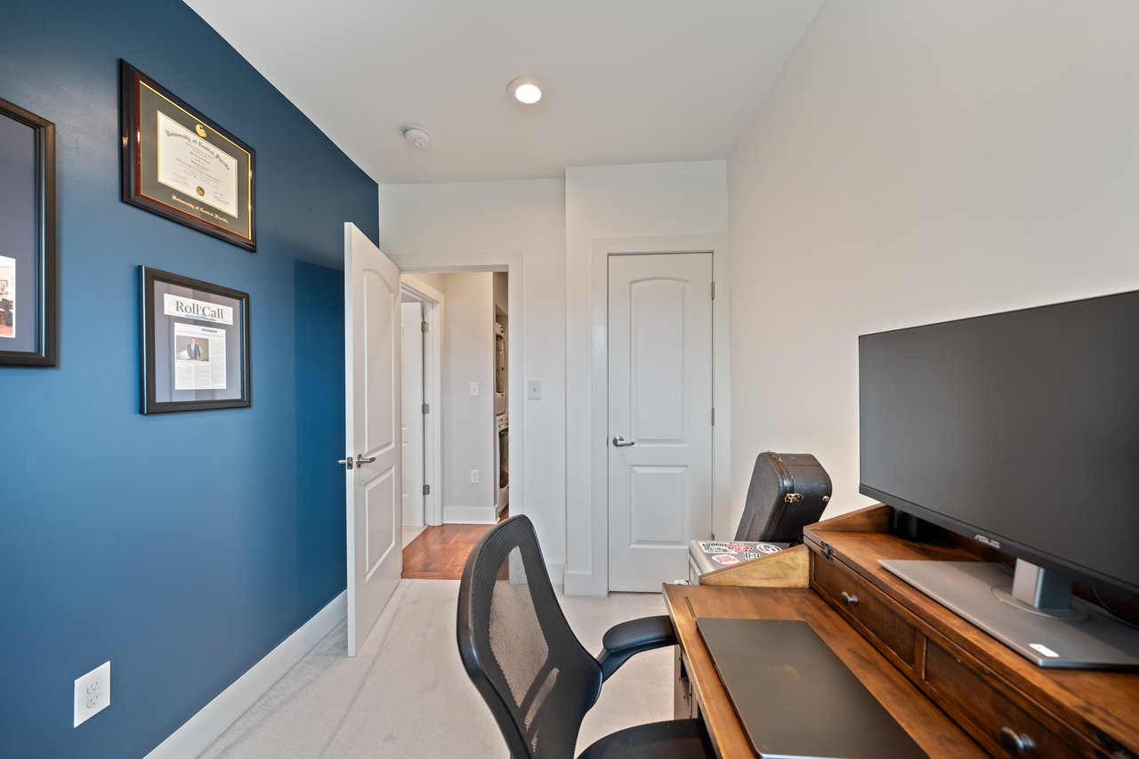613 Longfellow St NW