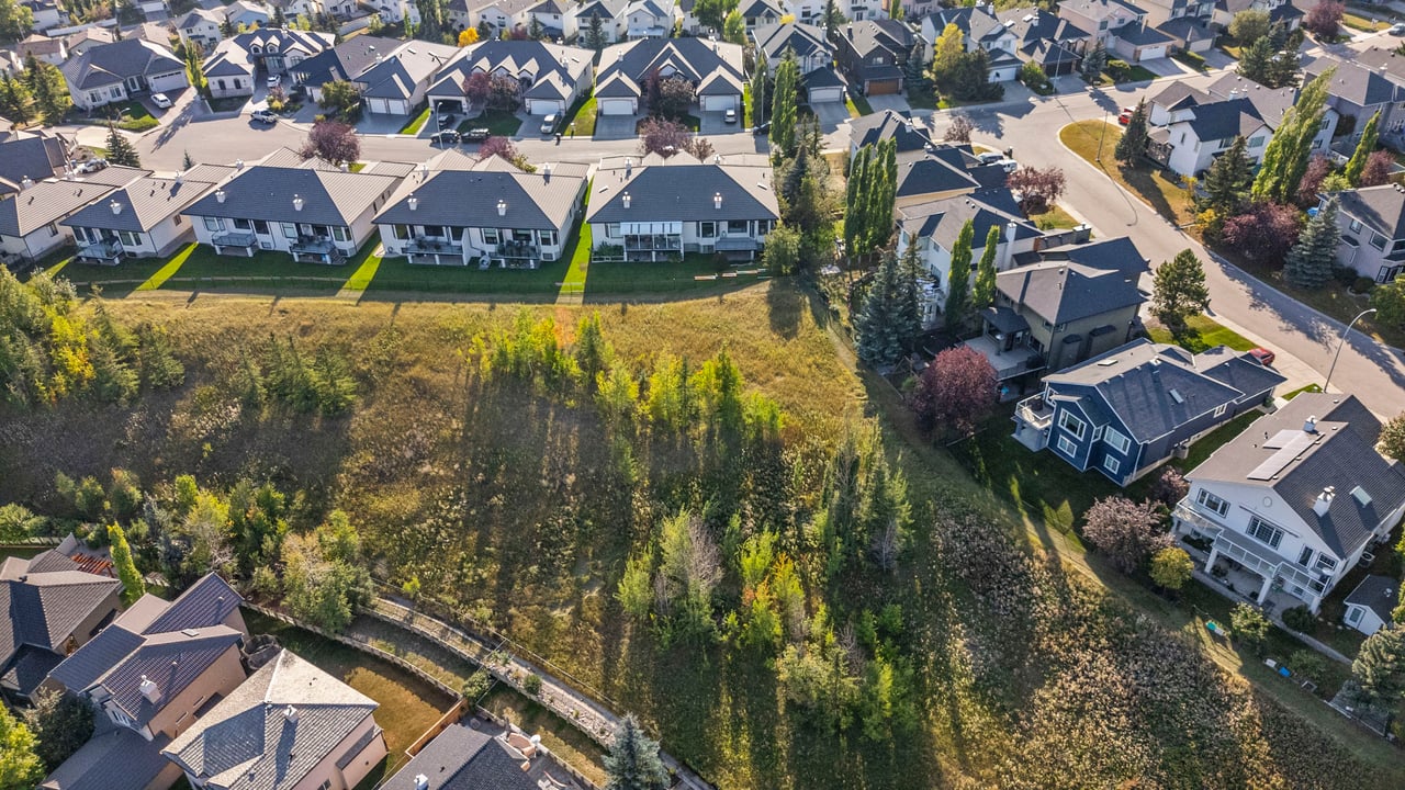 82 Arbour Crest Mount NW
