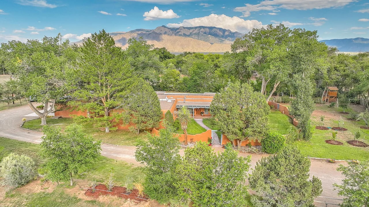 5910 Corrales Rd
