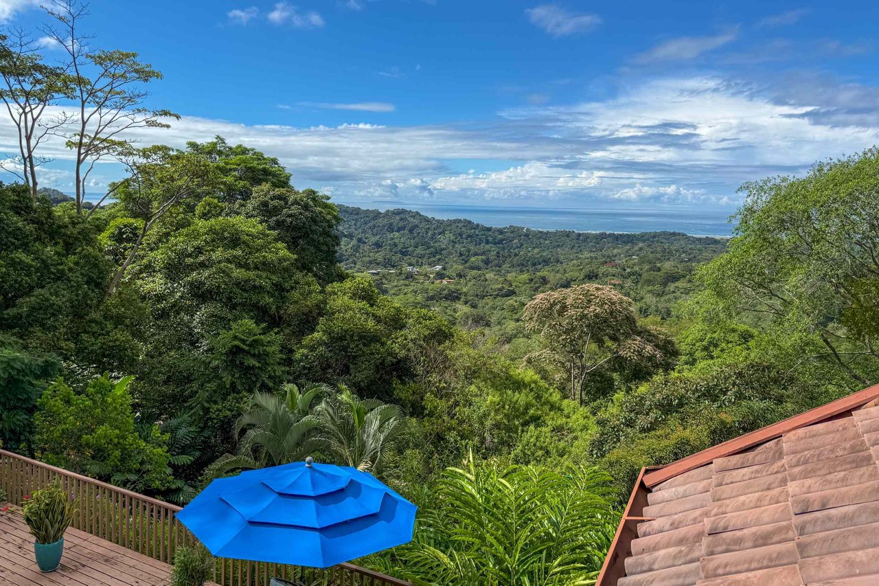 Panoramic Ocean View 4-Bedroom Home with Big Pool & Ample Space to Entertain in Ojochal Costa Rica