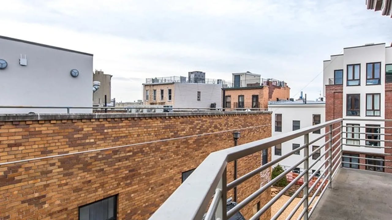 185 Leonard St 3A