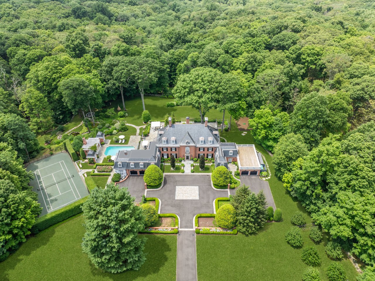 29 Round Hill Club Rd, Greenwich CT
