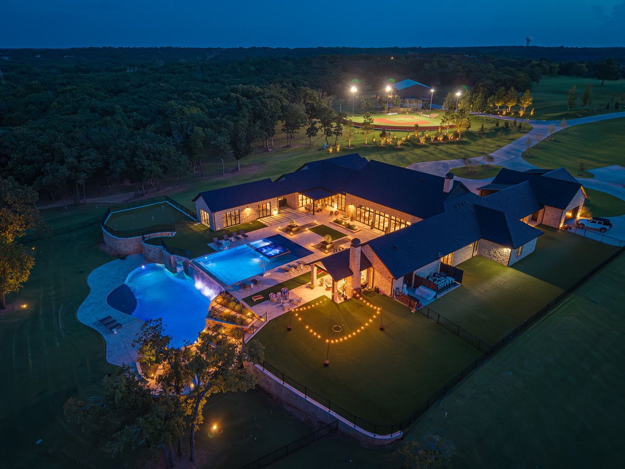 Retired St. Louis Cardinals Star Matt Holliday Selling Oklahoma Home With a Baseball Field and a ‘$2 Million Pool