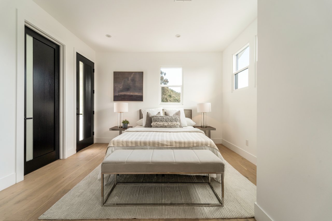 350 Mount Carmel Dr, Glendale 