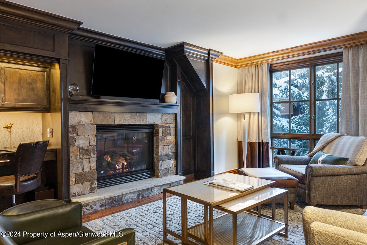 315 E Dean Street, B65/7,8,27,41