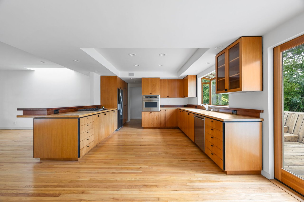 202 S Saltair Ave, Brentwood