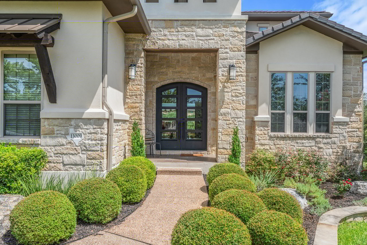 Modern Transitional Luxury Home in Gated Bluffs of Steiner Ranch | Lake Austin Access + Hill Country Views | $1.9MM