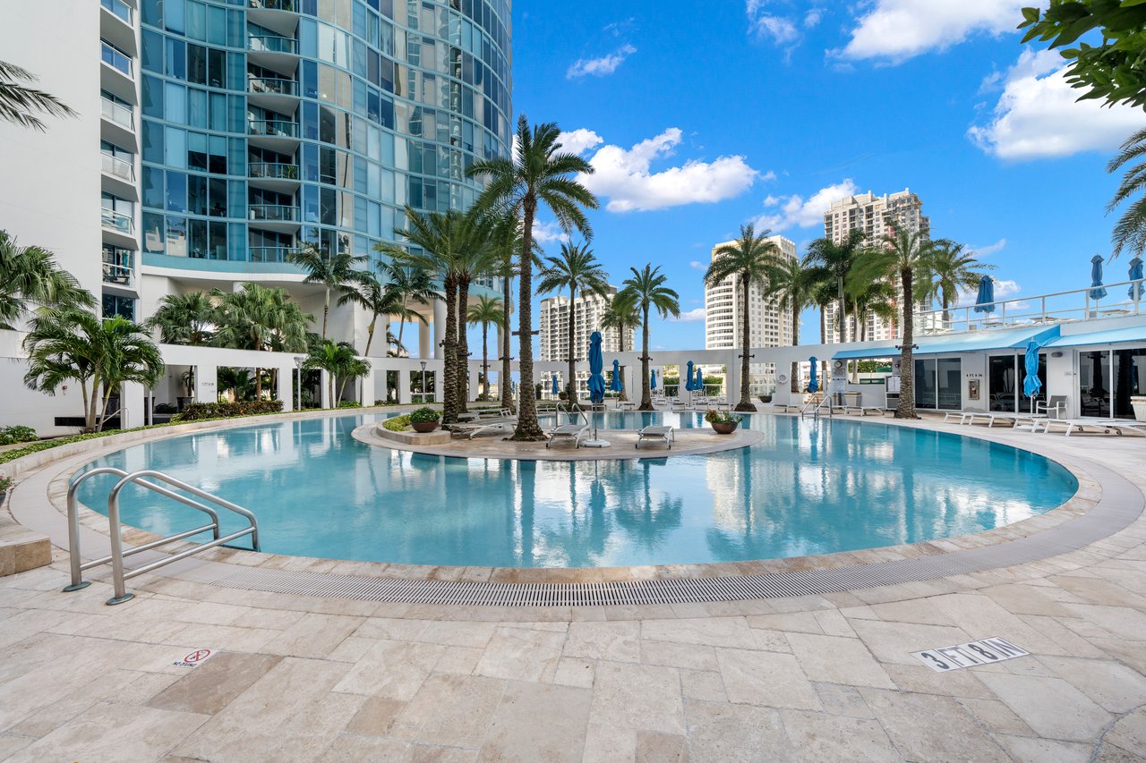 Las Olas River House