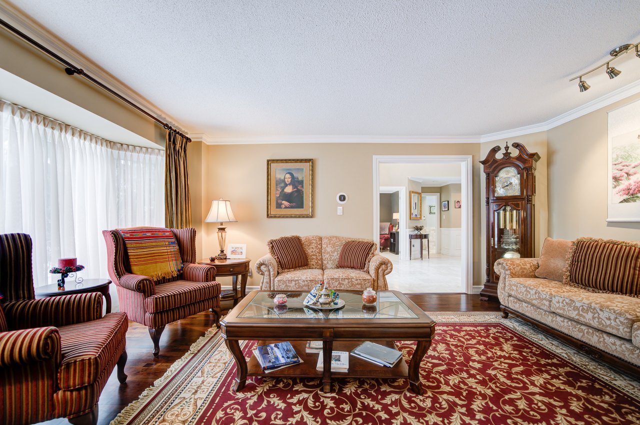 1296 Mapleridge Cres