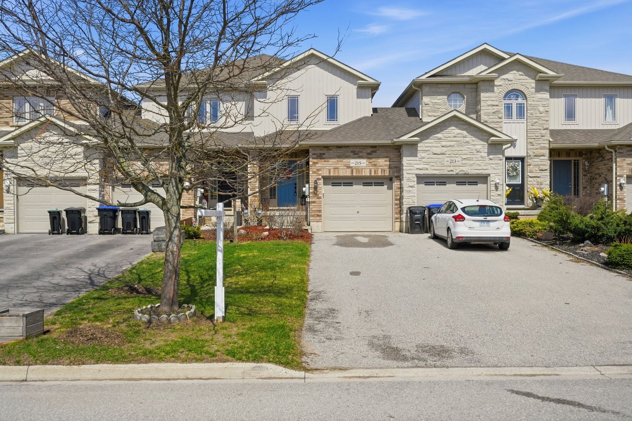 215 Banting Crescent