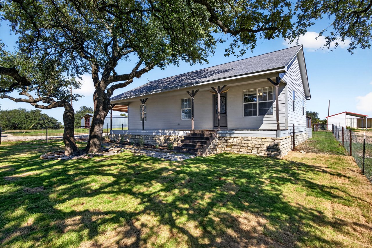 277 Private Road 1611