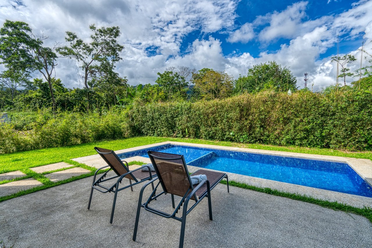 3 BEDROOM MODERN HOME WITH POOL WALKING DISTANCE TO EVERYTHING IN UVITA