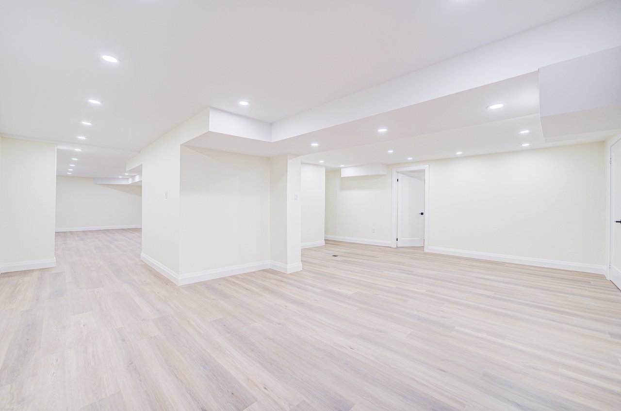 1126 Berkshire Crt