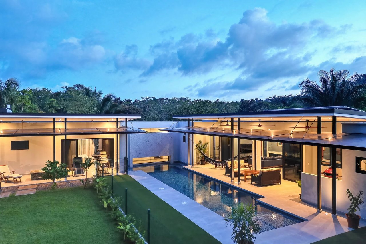 3 Bedroom, Contemporary Estate home in Manuel Antonio 