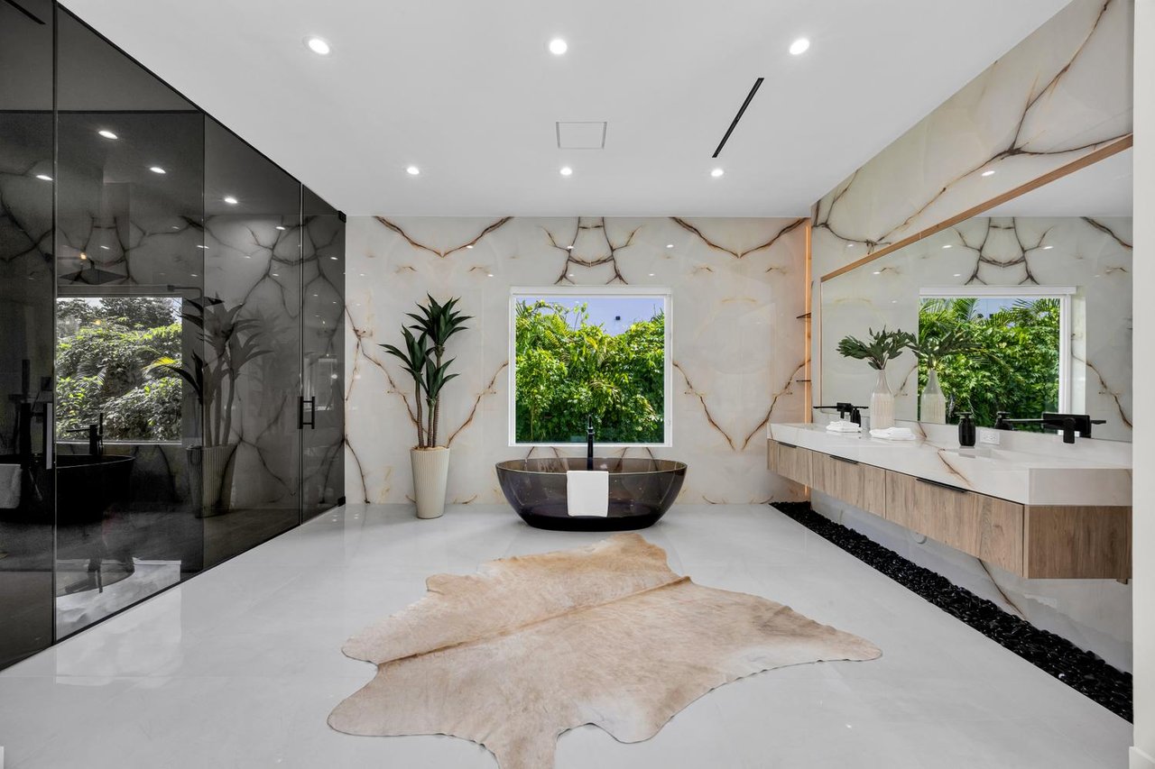 JUST LISTED: Modern Luxury Estate at 11240 SW 95th Street